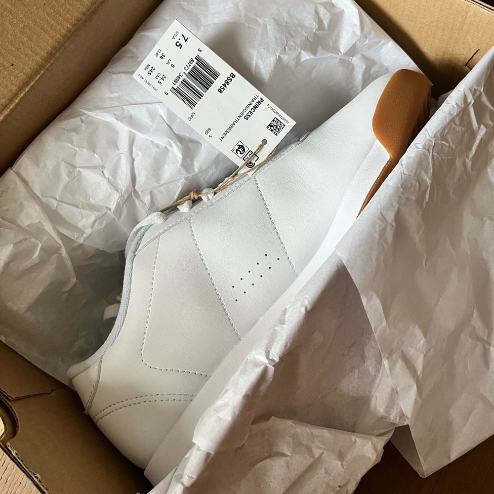 Reeboks - Picture 4 of 7